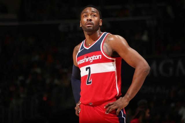 库里33+8文班亚马32+9+5+4 勇士险胜马刺4连胜