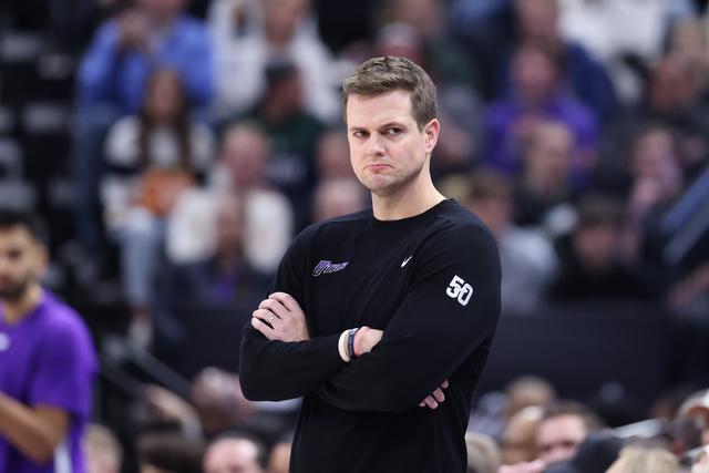 张帆17分费尔德23分北控险胜上海 闫鹏飞23+10