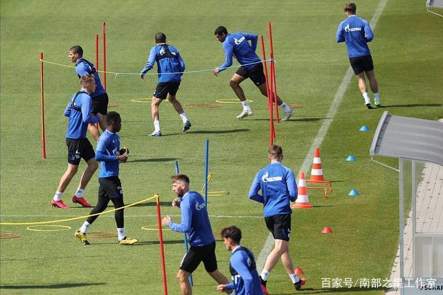 西甲-莱万哑火冈萨雷斯制胜 巴萨0-1莱加内斯