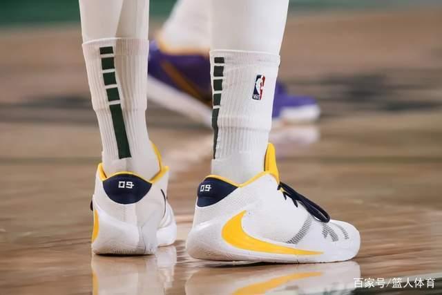 西甲-莱万哑火冈萨雷斯制胜 巴萨0-1莱加内斯